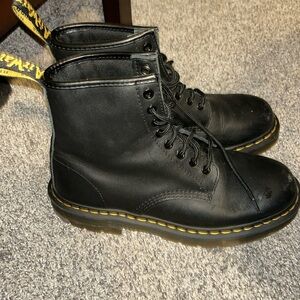 Like new Dr Martens steel toe size 9 men
